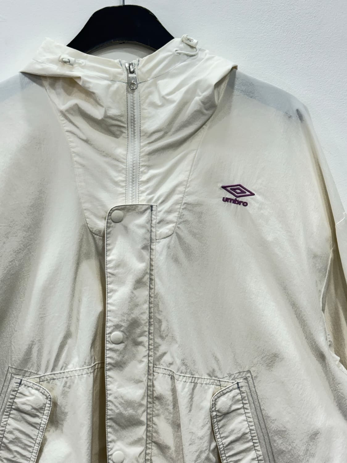 엄브로 오버핏 아이보리 바람막이  상품이미지2