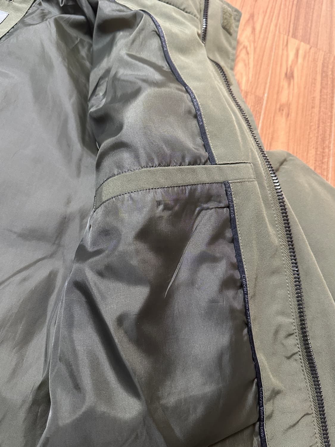 캘빈클라인 올리브그린 다운 패딩 M 상품이미지10