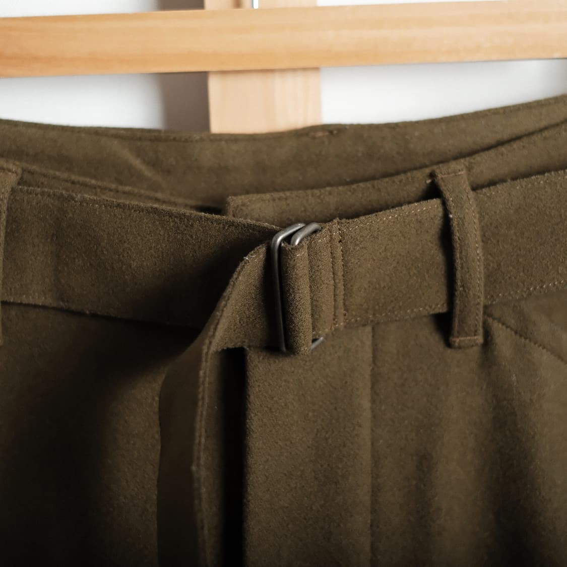 Comoli 코모리 울 벨티드 팬츠 카키 1(29-31)사이즈 상품이미지4