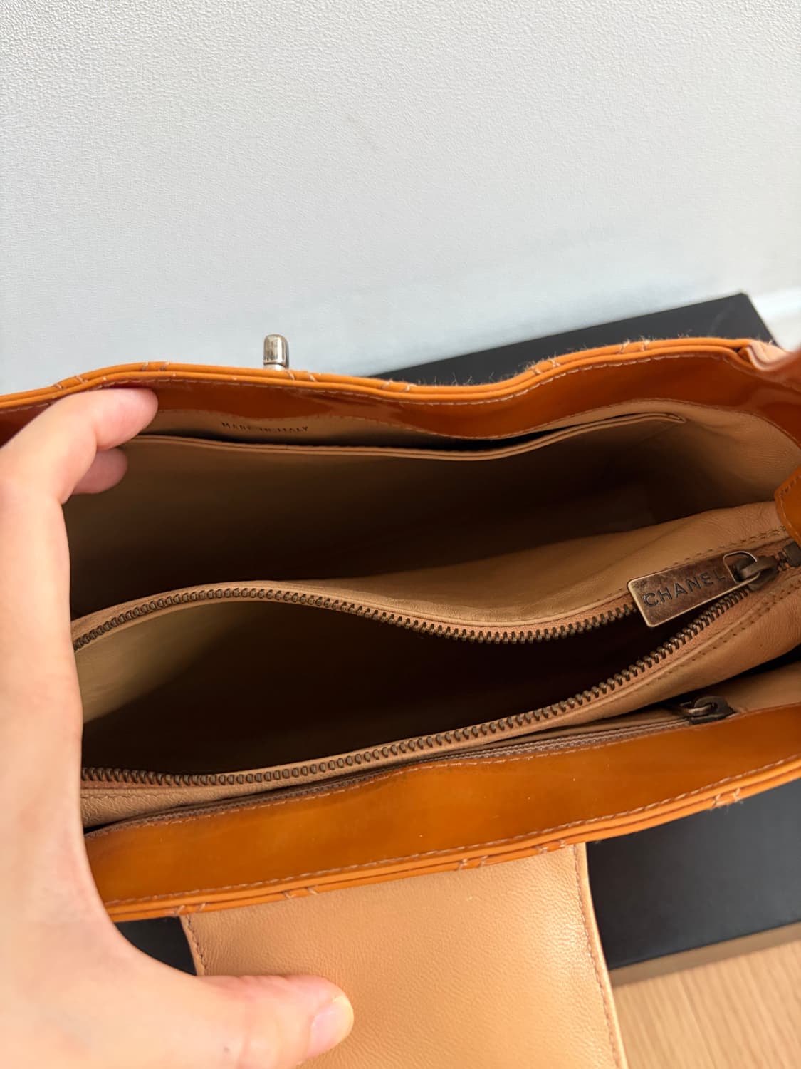 샤넬 숄더백 오렌지 에나멜 퀼팅 상품이미지7