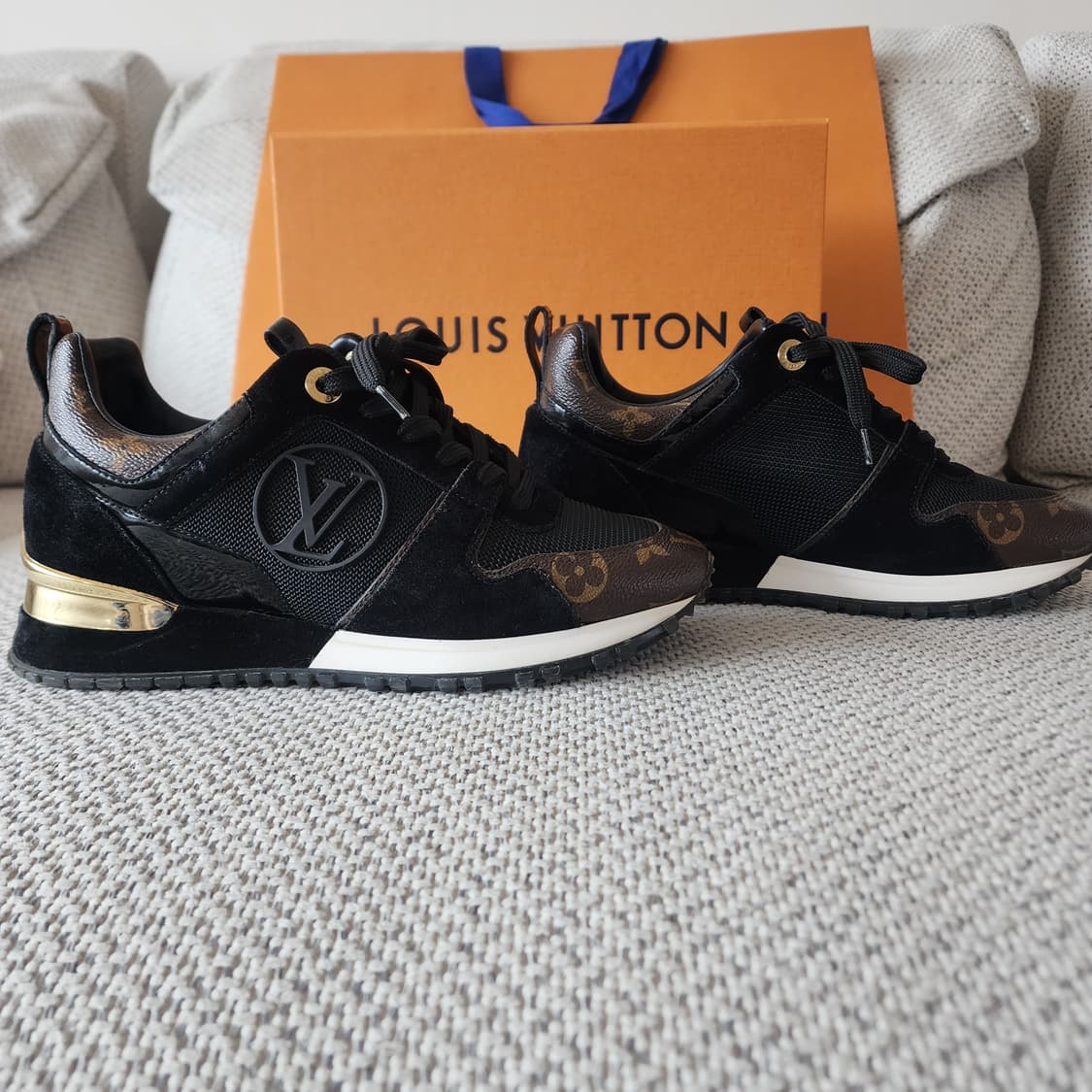 35.5 초민트급 루이비통 LV 런어웨이 키높이 스니커즈 블랙 모노그램 상품이미지4