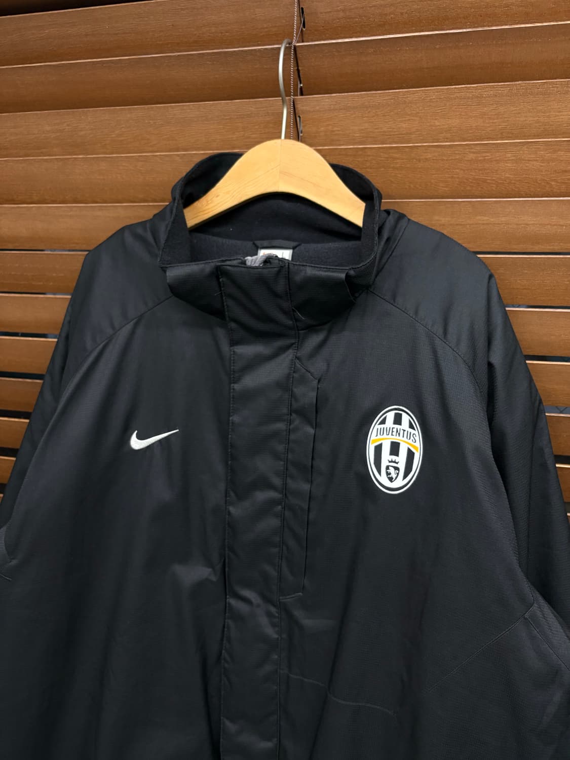 나이키 유벤투스 블랙 바람막이 점퍼 상품이미지4