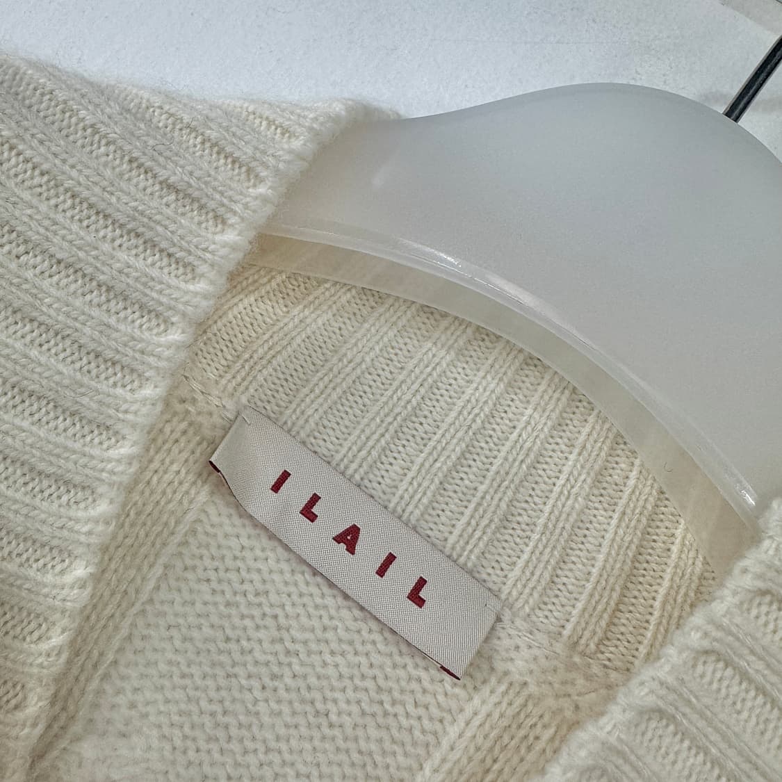 일라일 24 울 캐시미어 터틀넥 케이블 니트 탑 상품이미지2