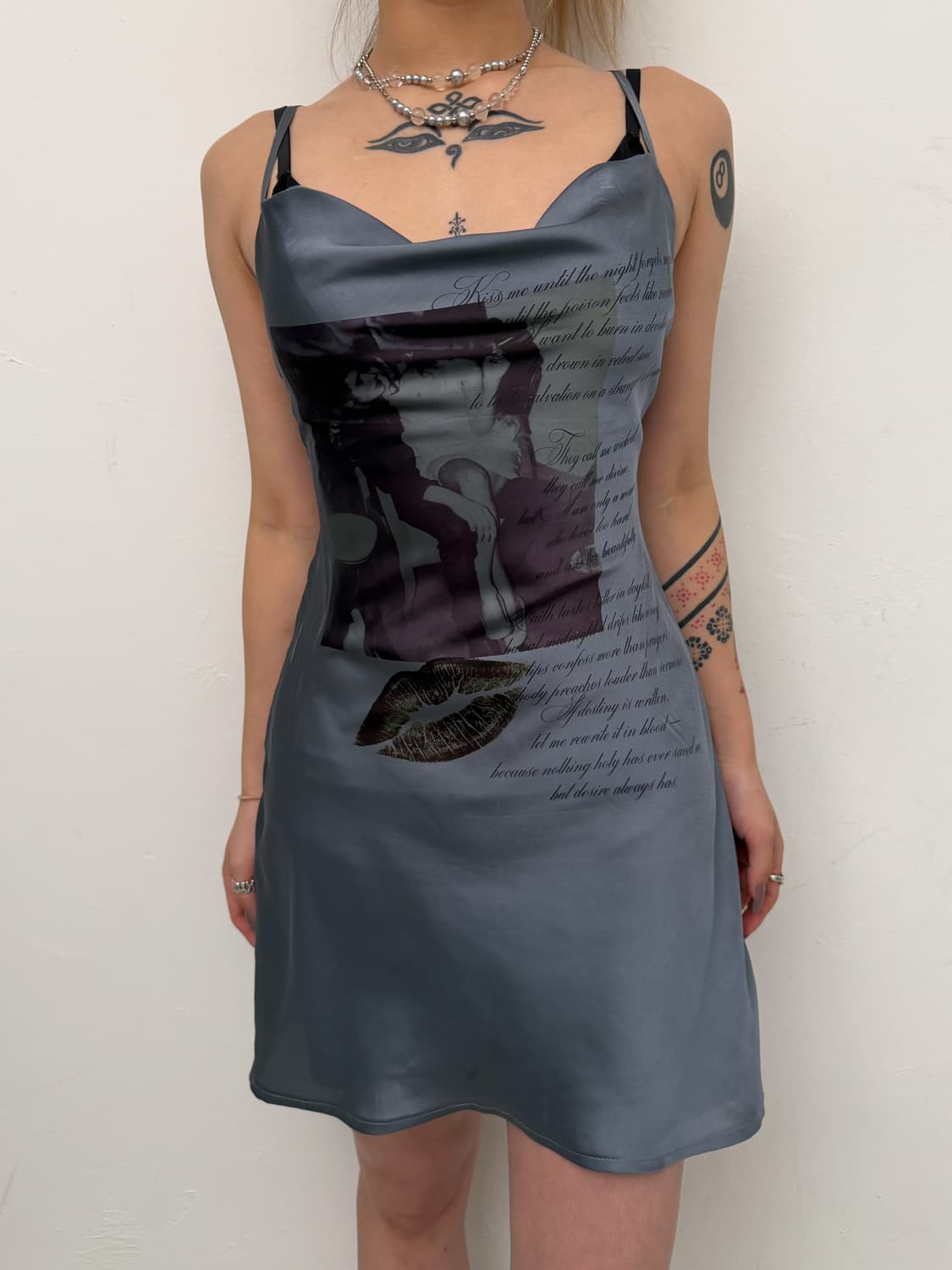 새틴 그래픽 슬립 미니드레스  상품이미지2