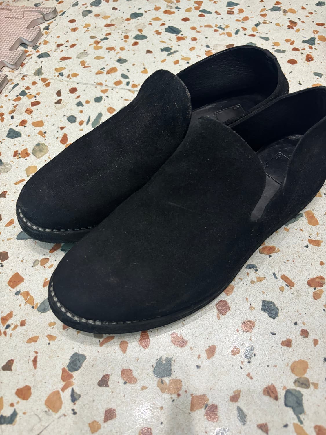 구이디 E28 블랙스웨이드 42사이즈 상품이미지1