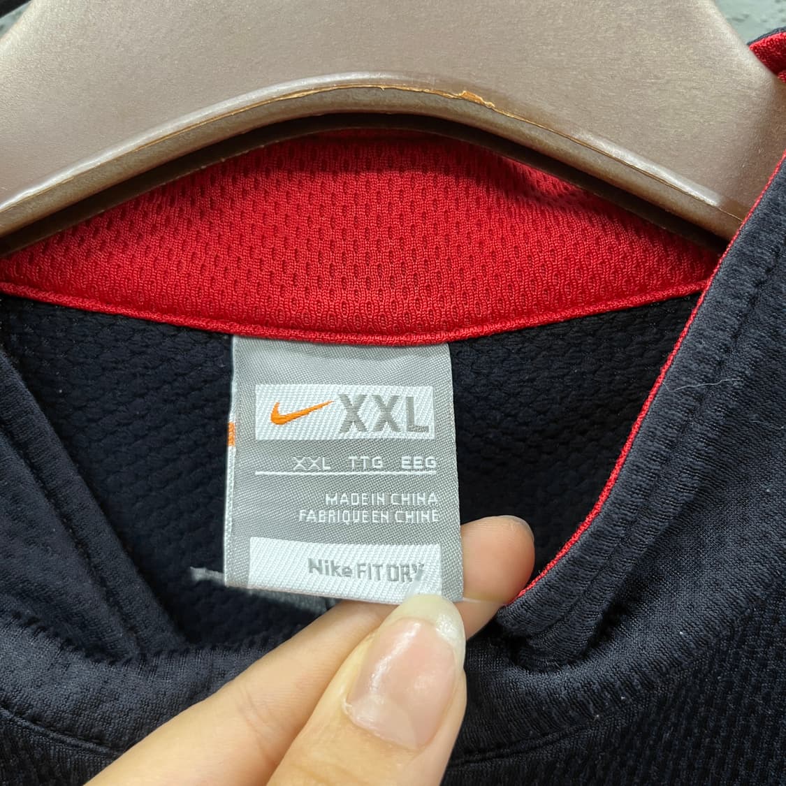 나이키 스포츠 반집업 기능성 티셔츠 블랙 레드 배색 반팔 상품이미지6
