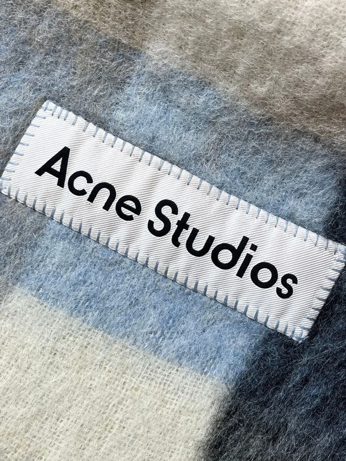 아크네스튜디오 24ss 시그니처 모헤어 체크 머플러 A1820 상품이미지5