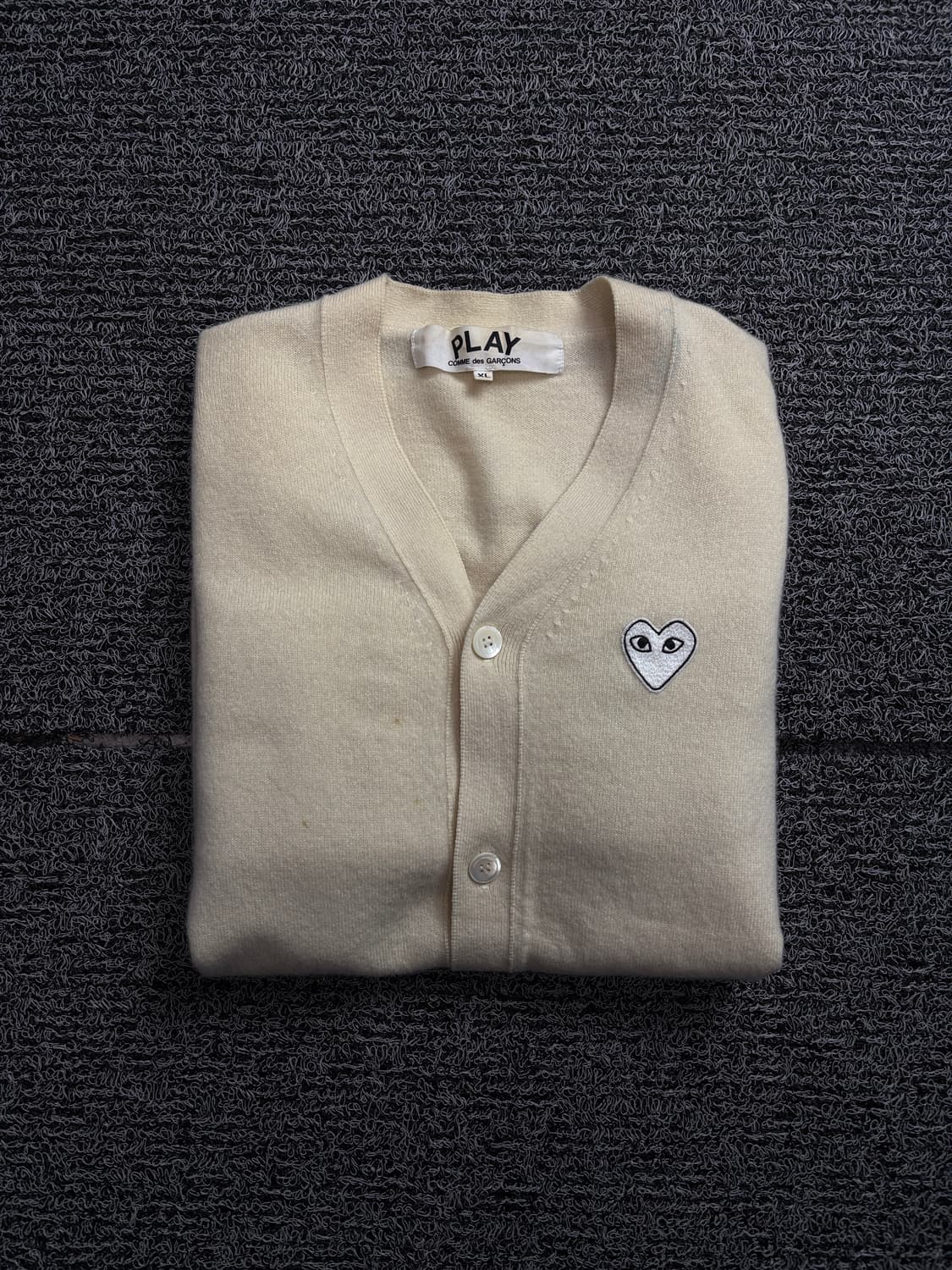 꼼데가르송 플레이 화이트 하트 와펜 가디건 1962 상품이미지1