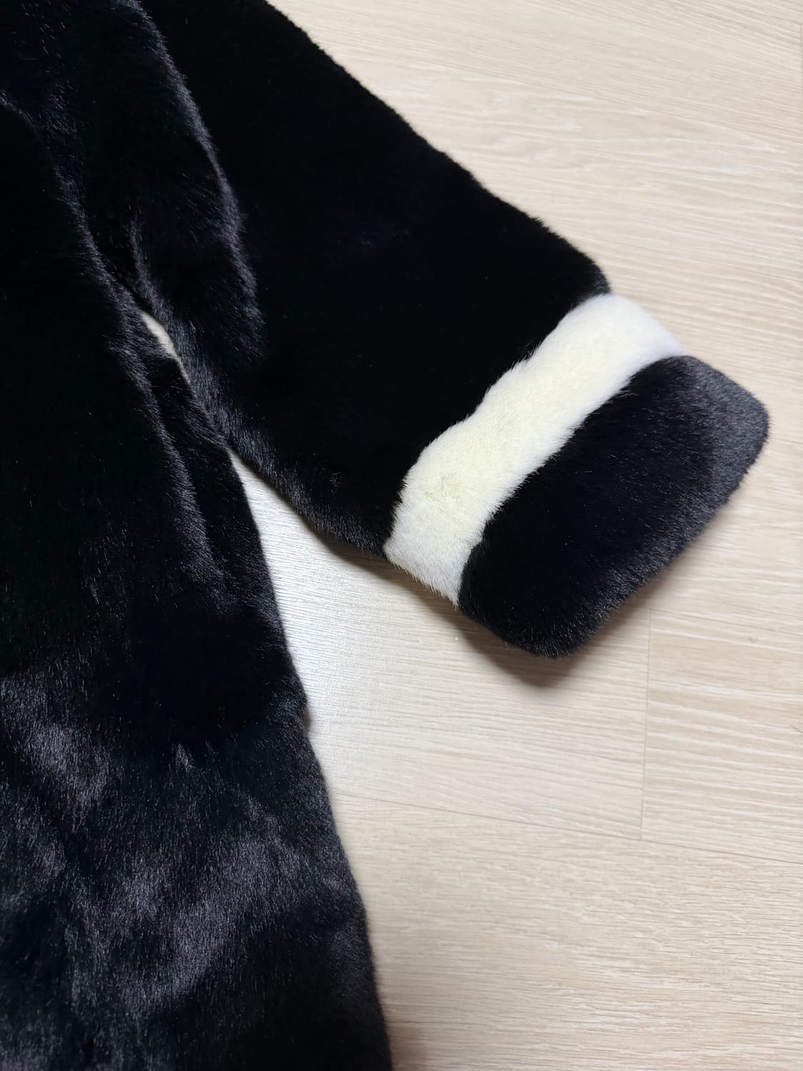 VOV 블랙 후드 에코퍼 롱 코트 상품이미지4