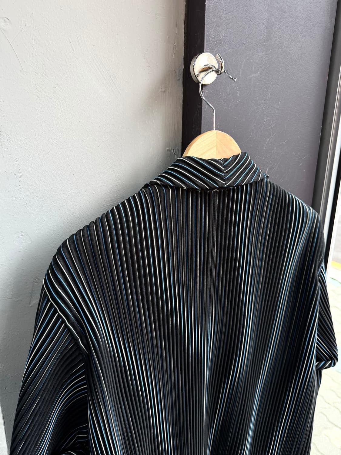 4/ 이세이미야케 옴므플리세 런웨이 C커브드 롱자켓 상품이미지6