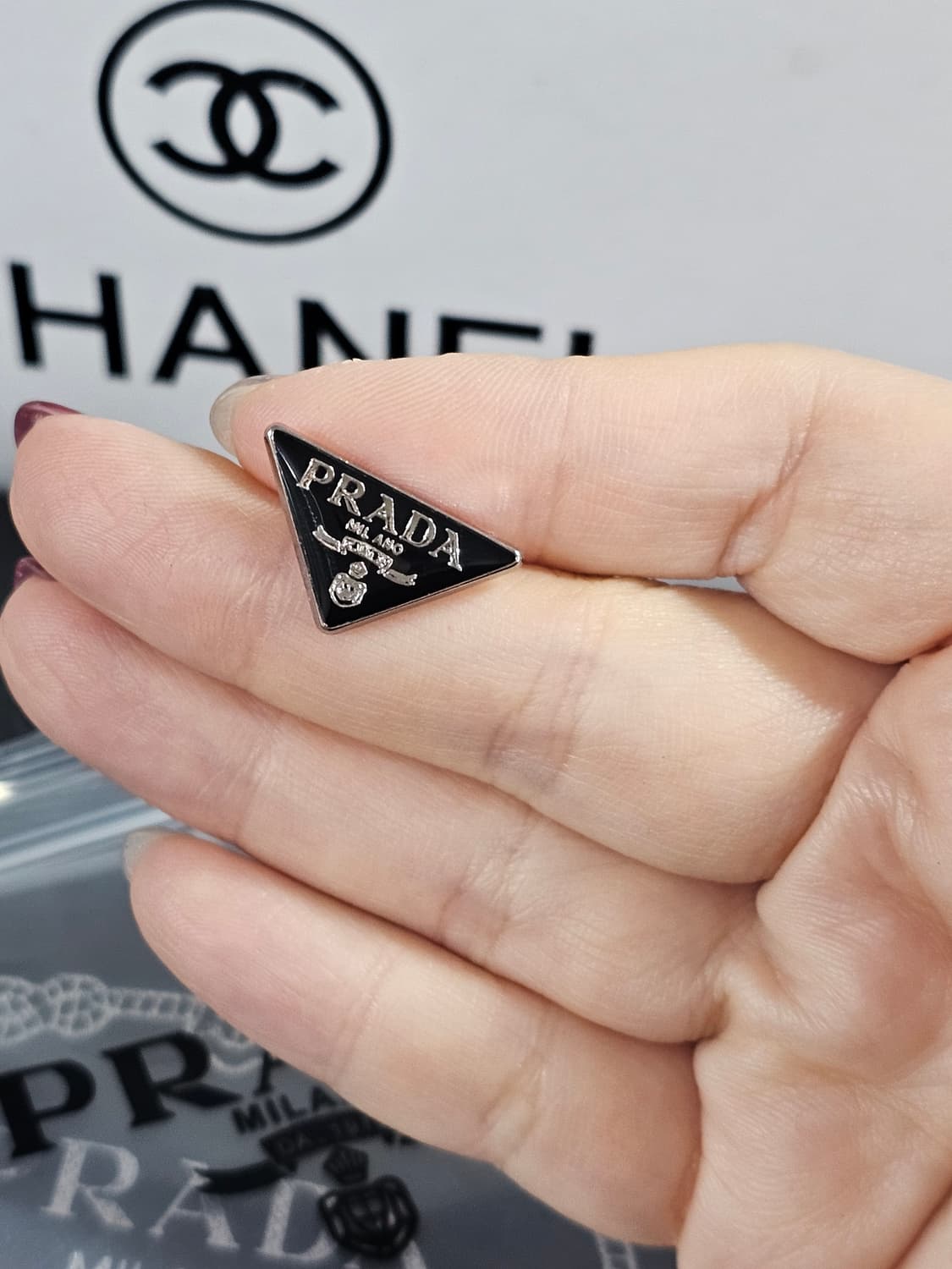 빈티지 프라다 유광 블랙 브로치 침형 상품이미지8