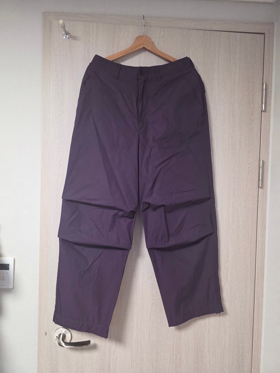 유니클로 U 와이드핏 파라슈트 팬츠 다크퍼플 (82) 상품이미지2