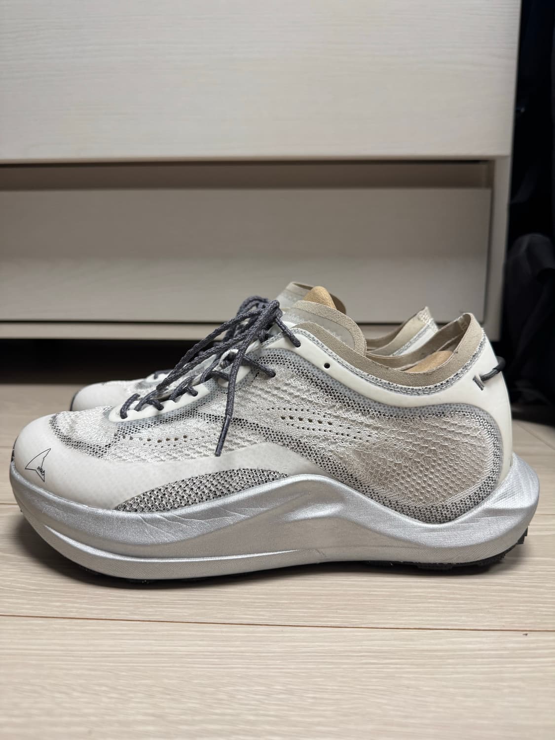 26ss 로아 셀라 라이트 화이트 42사이즈  상품이미지5