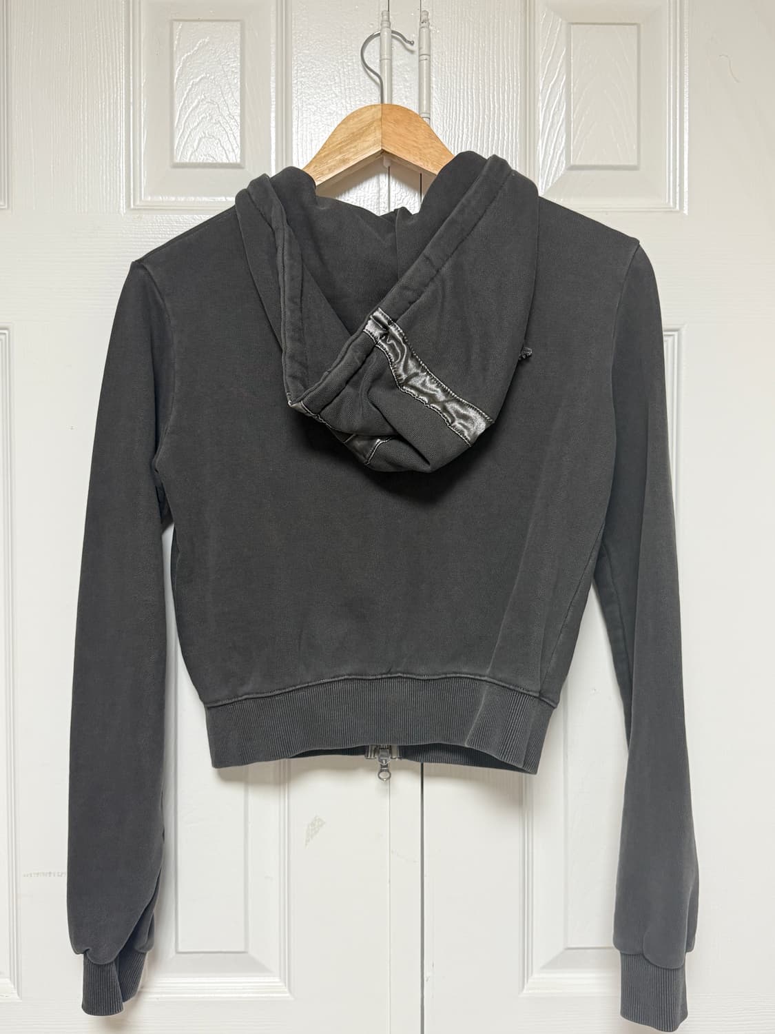 미드나잇무브 크롭 후드집업 다크그레이 상품이미지4