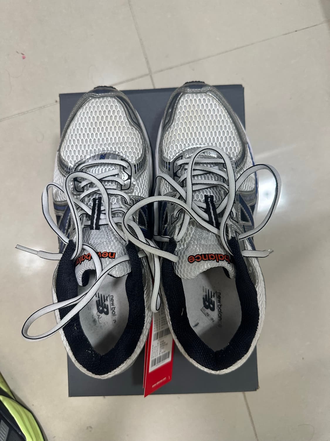 뉴발란스 860v2 메탈릭실버 255 상품이미지3