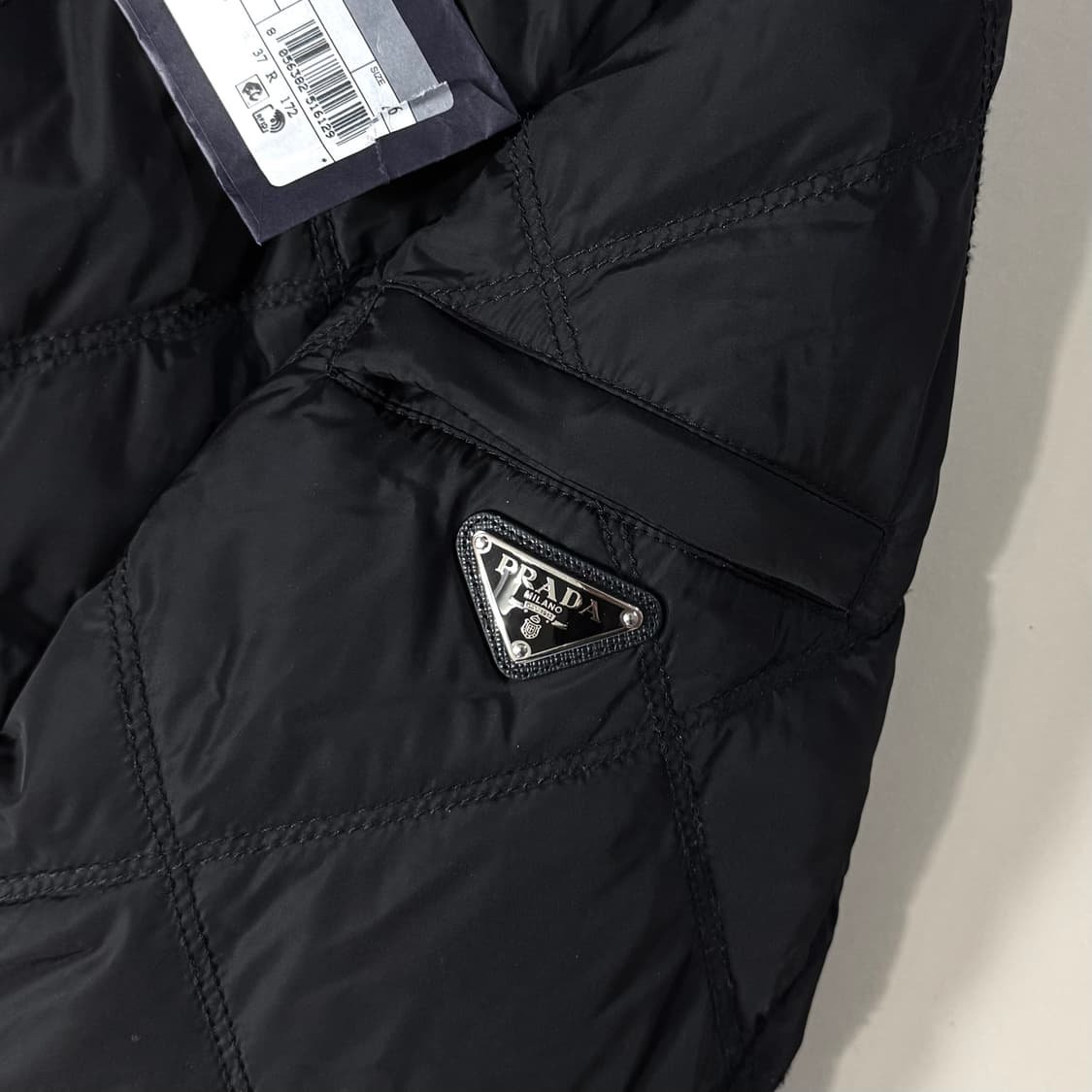 [46/당일출고]프라다 삼각로고 퀄팅 후드 패딩 자켓 상품이미지4