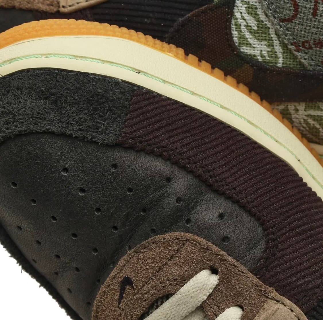 트래비스 스캇 에어포스 로우 300 상품이미지6