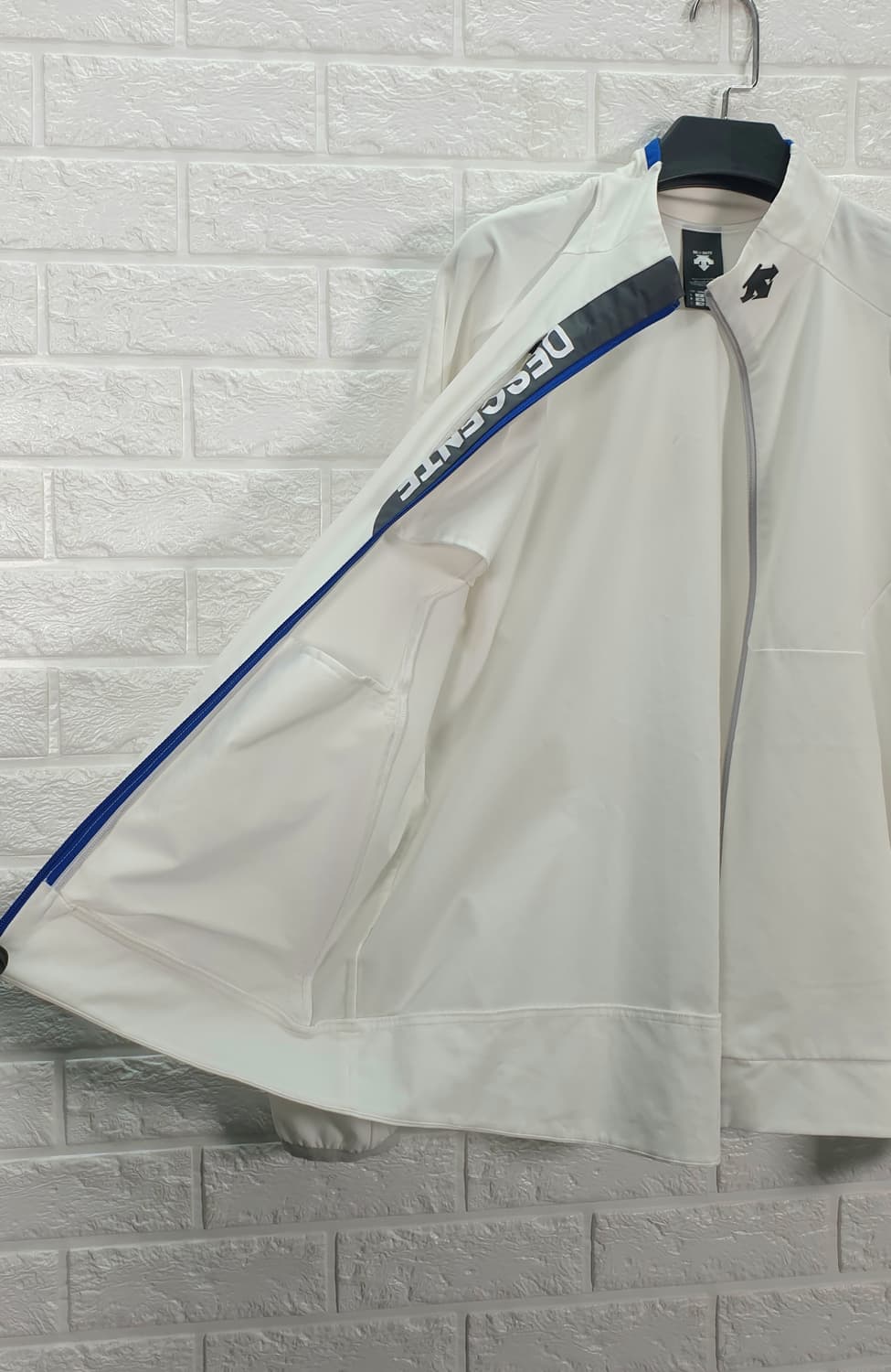 [100]데상트 기능성 트레이닝 자켓 상품이미지6