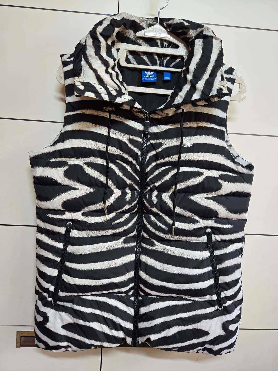 아디다스 여성 지브라패턴 패딩 조끼 상품이미지1