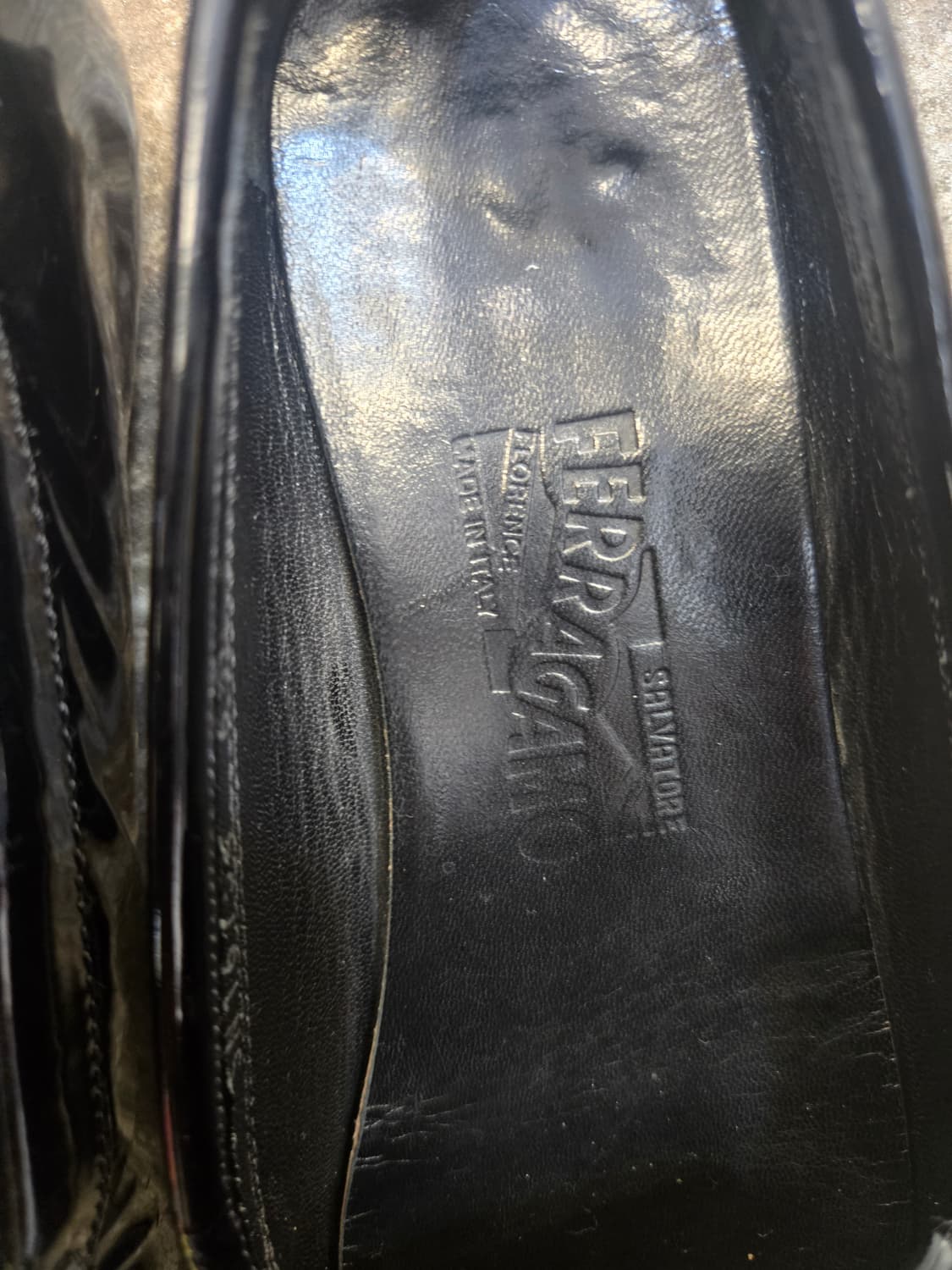 페라가모 블랙 페이턴트 로퍼 여성용 애나멜 상품이미지3