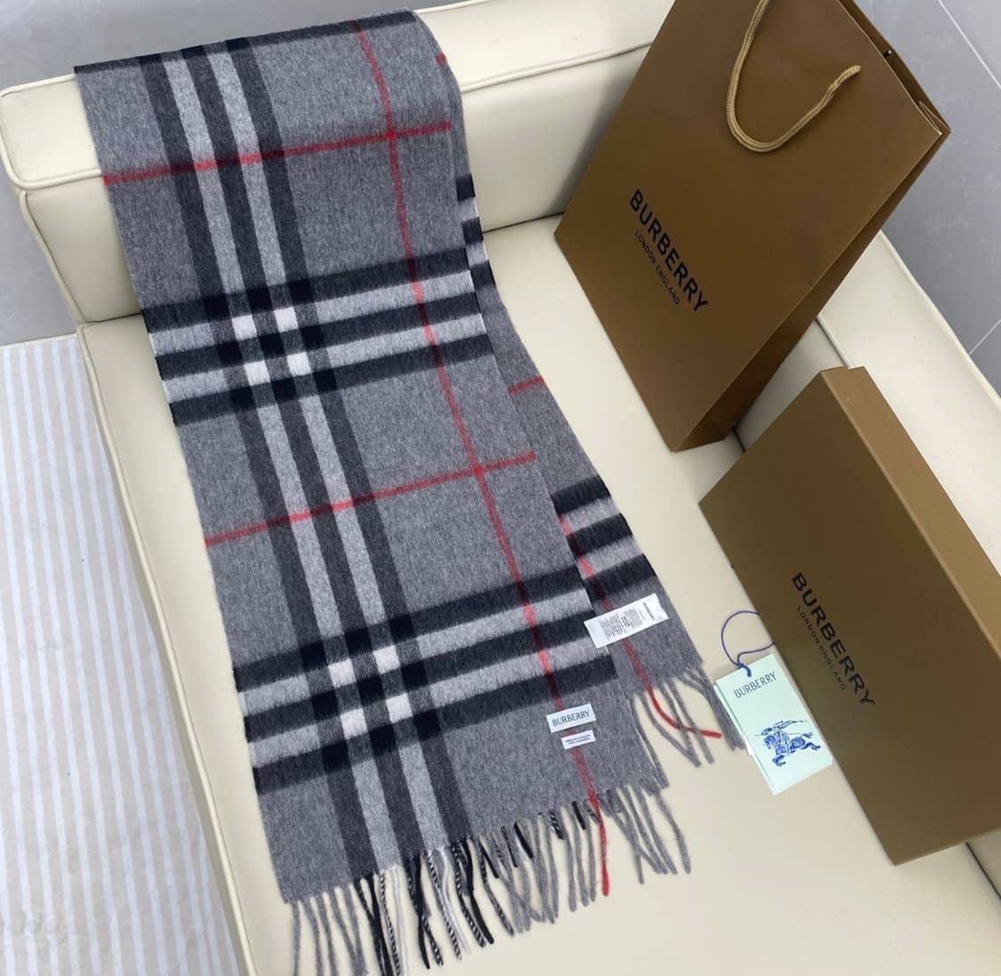 버버리 클래식 체크 캐시미어 머플러 남여공용 정품 상품이미지2