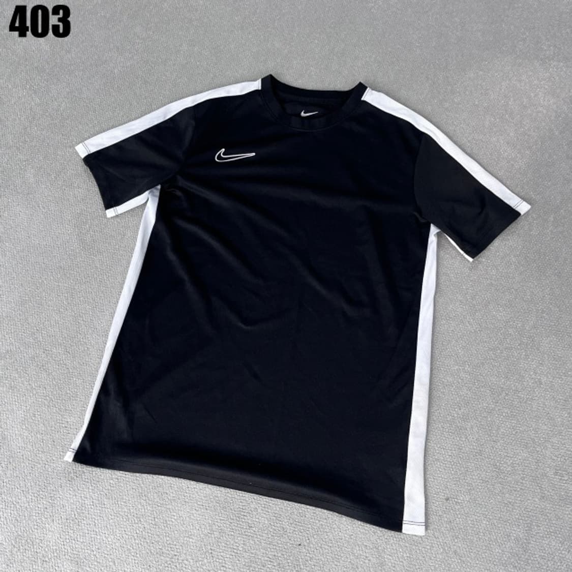 나이키 블랙 반팔 티셔츠 상품이미지1