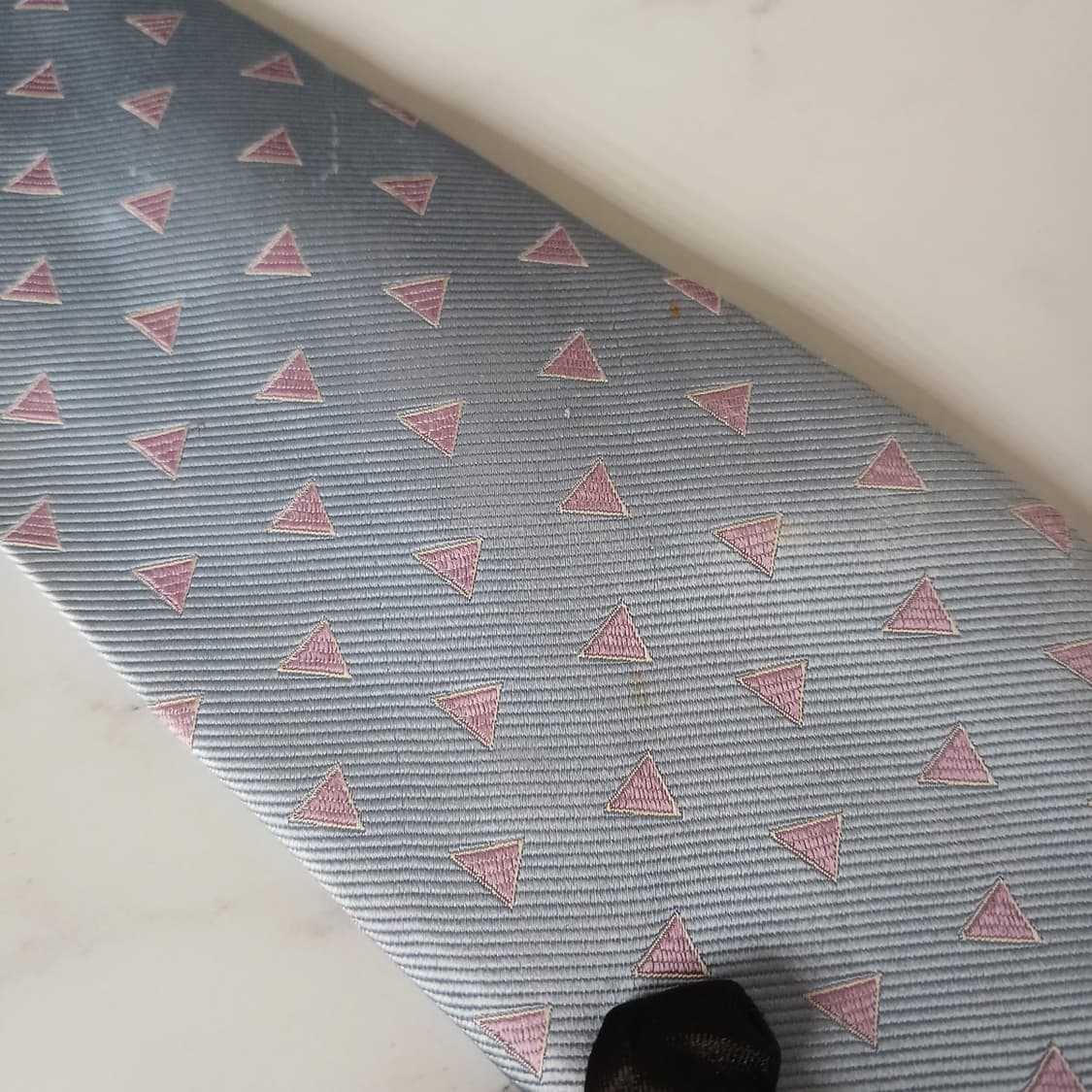 던힐 실크 스카이블루 삼각 패턴 넥타이 9cm B등급 E873
 상품이미지6