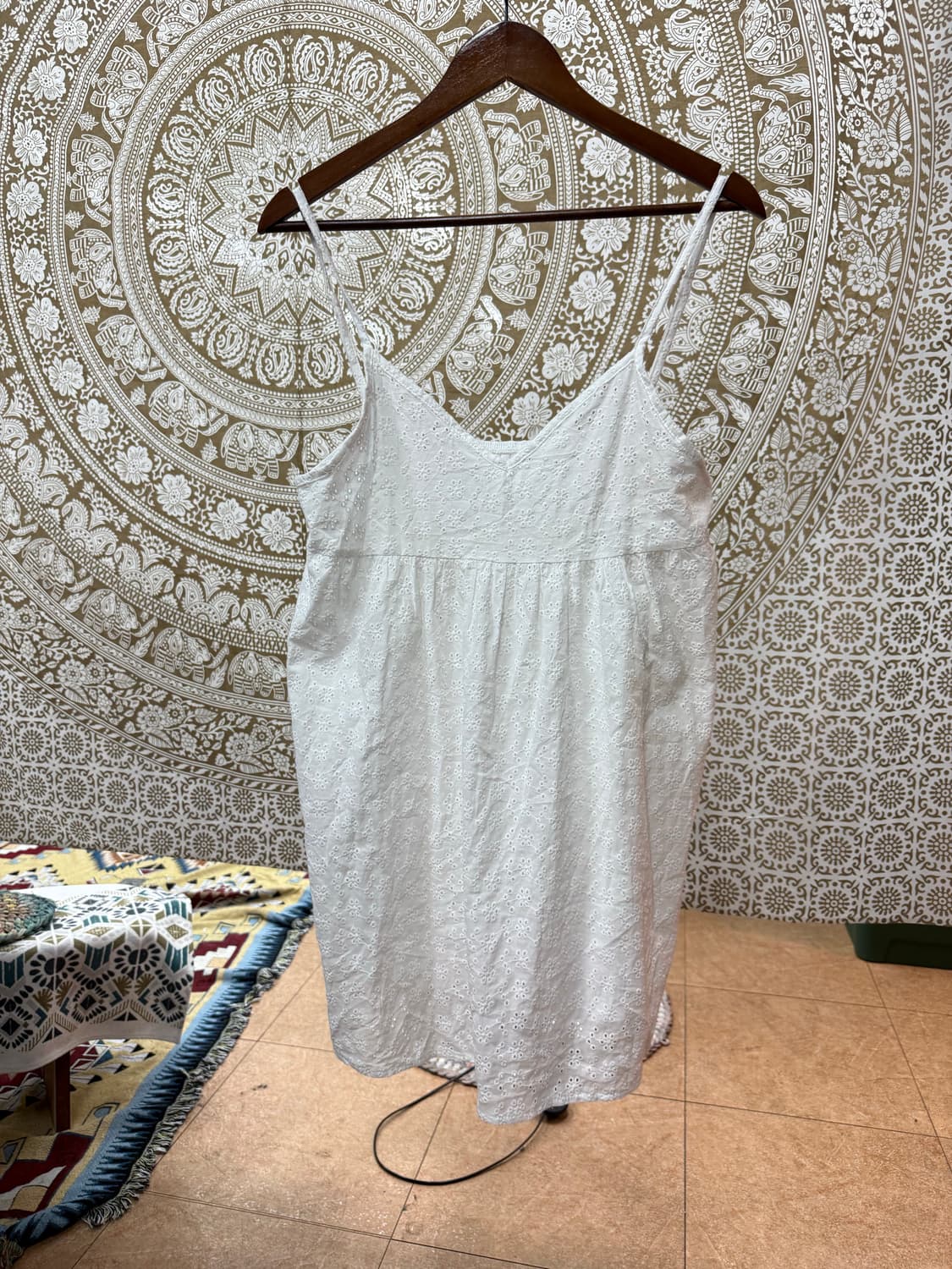 펀칭 화이트 민소매 슬리브리스 (Z996) 상품이미지2