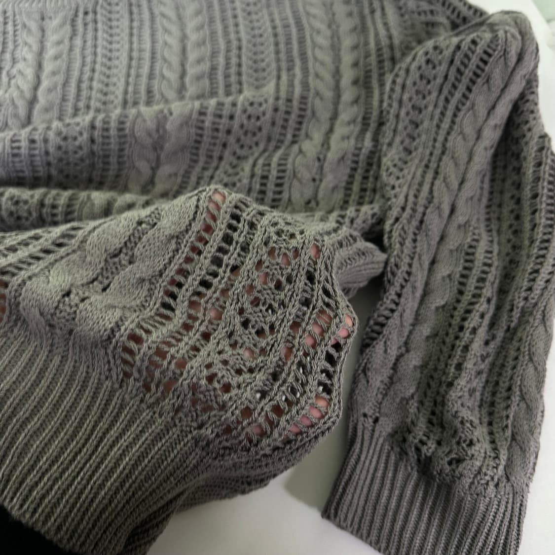 VTG NOIR 진그레이 루즈오버핏 시스루 꽈베기니트 판매가 1.6 배송 상품이미지3