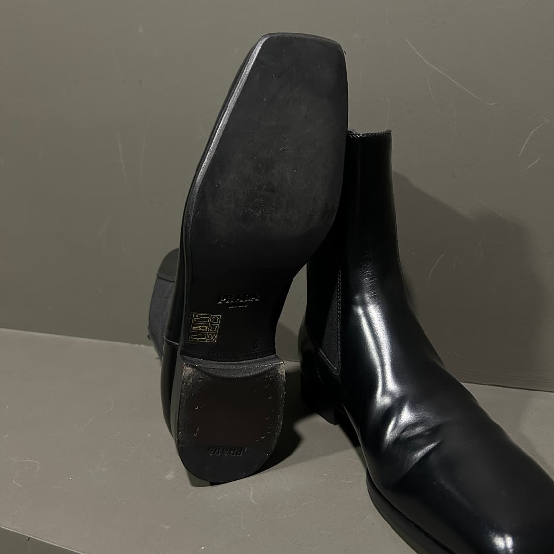 프라다 브러쉬드 레더 첼시부츠 상품이미지5