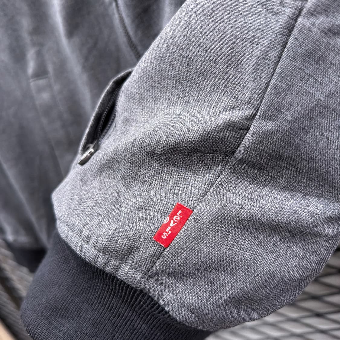 리바이스 소프트쉘 보아퍼 후드자켓 패널절개 배색 디테일 차콜 상품이미지6