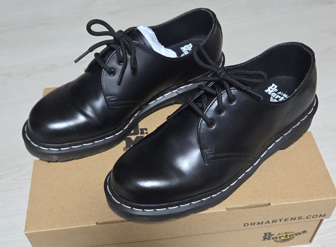 닥터마틴 1461 화이트 스티치 상품이미지1