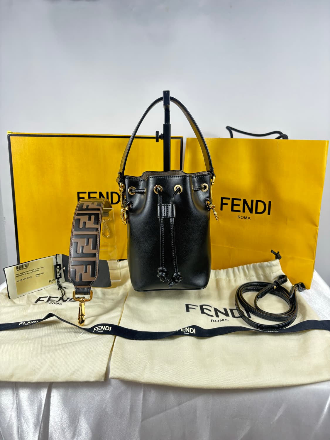(새상품급/풀구성)펜디 몬트레조 버킷백+미니 스트랩유 상품이미지1