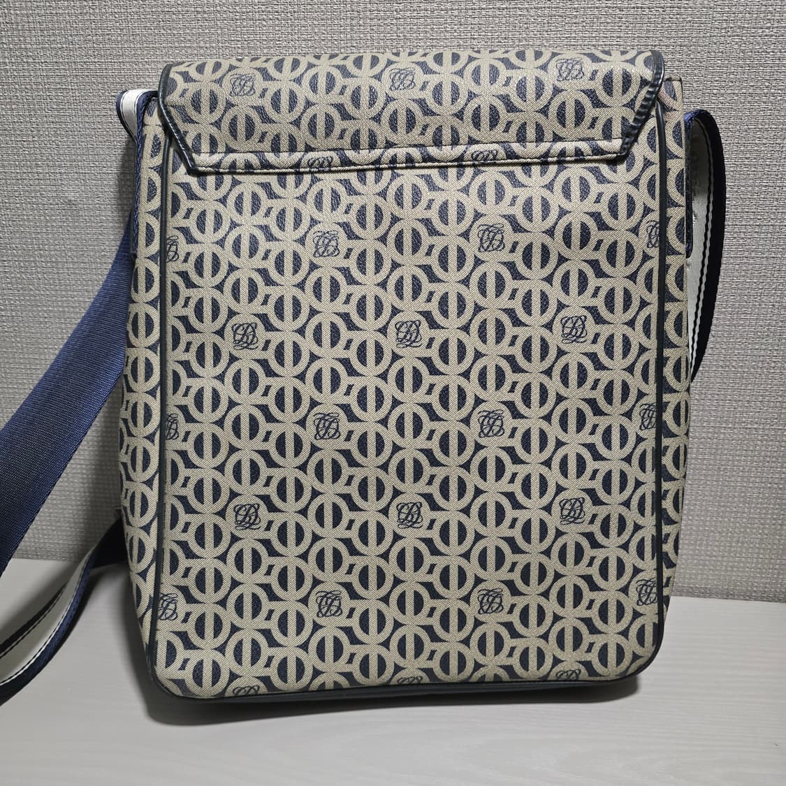 루이까또즈 남성용 메신져백 상품이미지2