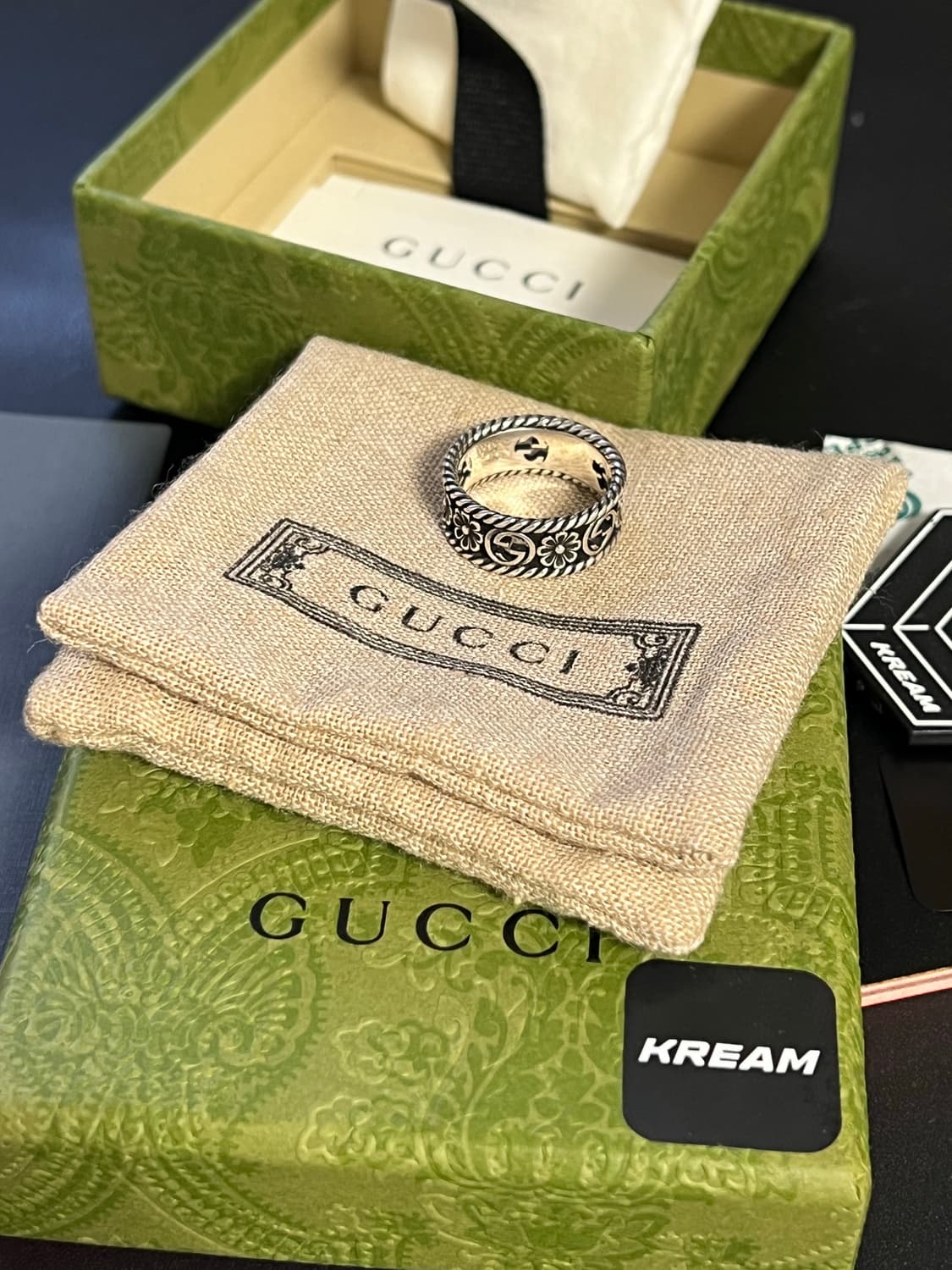 구찌 인터로킹 G 실버 링 실버 에이지드 피니쉬 (15호) 상품이미지1