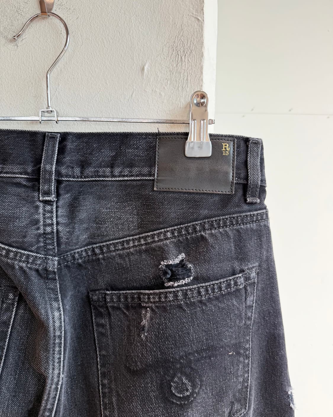 r13 블랙 데님 디스트레스드 보이프렌드 팬츠  상품이미지8
