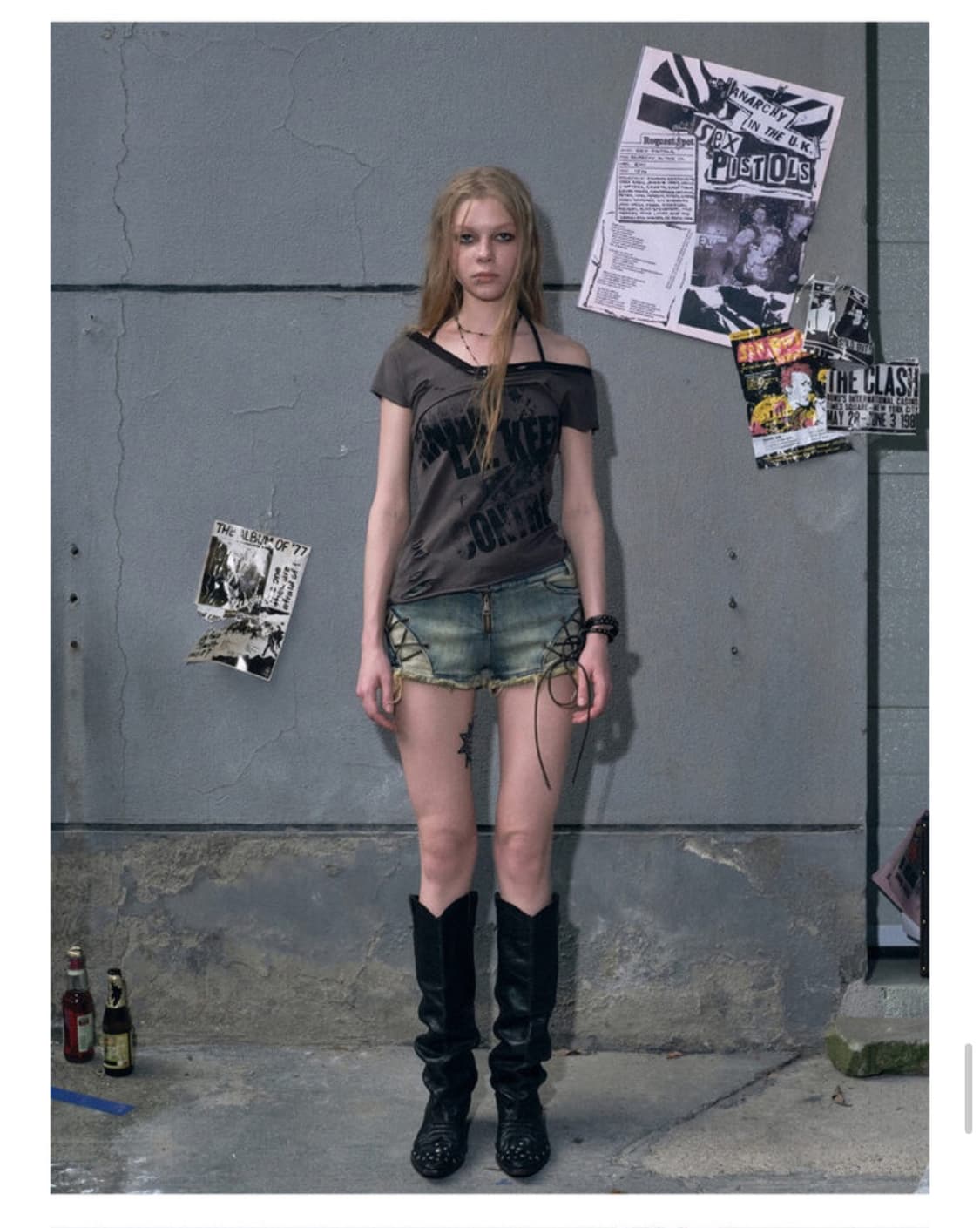 Cest Nous 그래피티 오프숄더 반팔 티셔츠 카키 상품이미지2