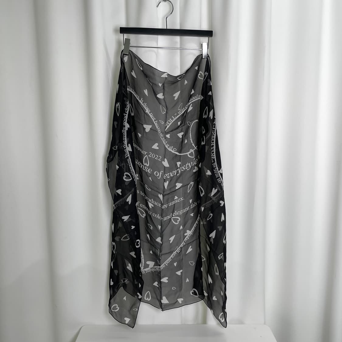 UNFOLLOW 언팔로우 블랙 시스루 하트 패턴 스카프 상품이미지1