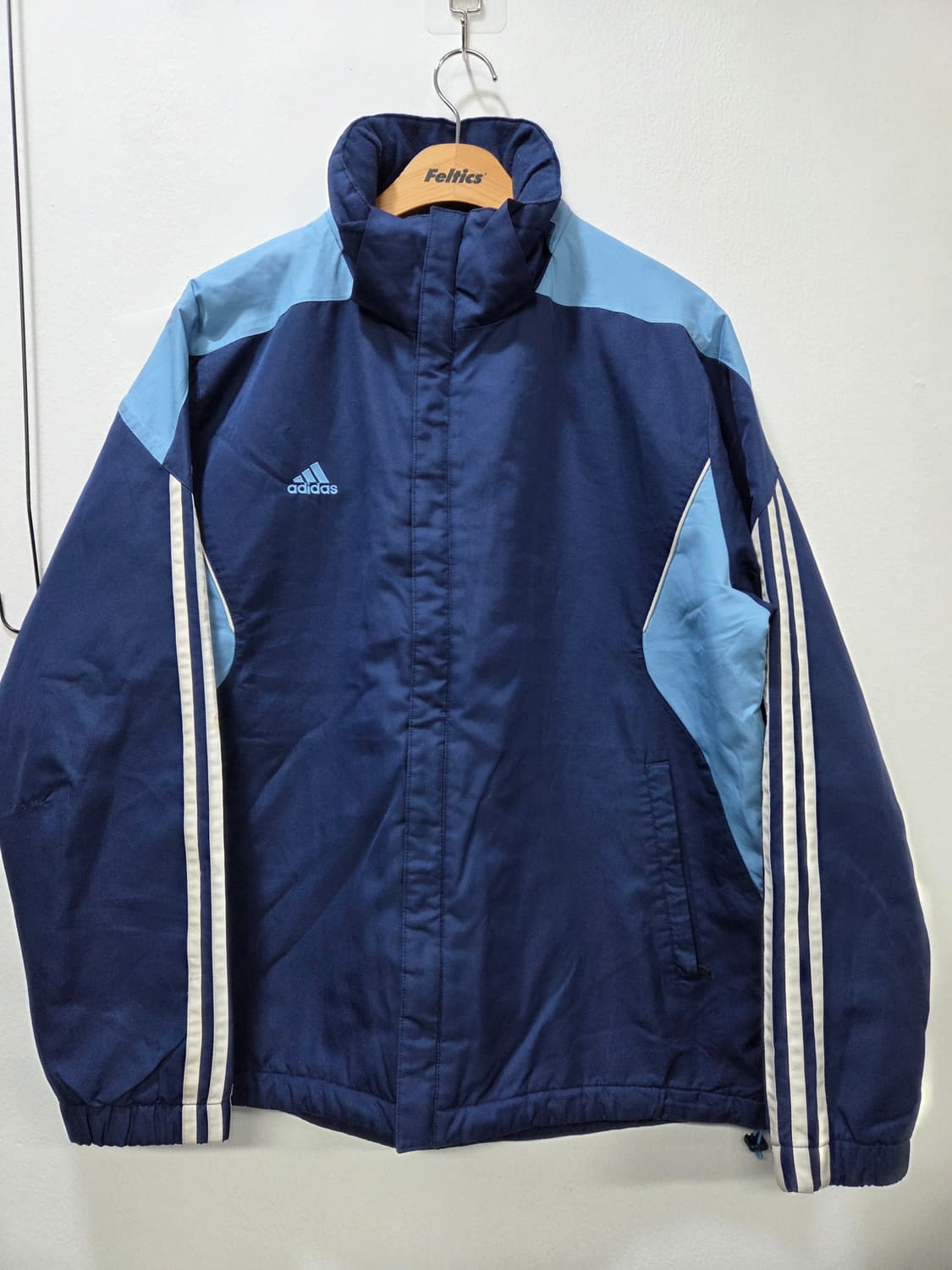 아디다스 트렉 누빔 패딩 점퍼 경량 폴리 100 상품이미지1