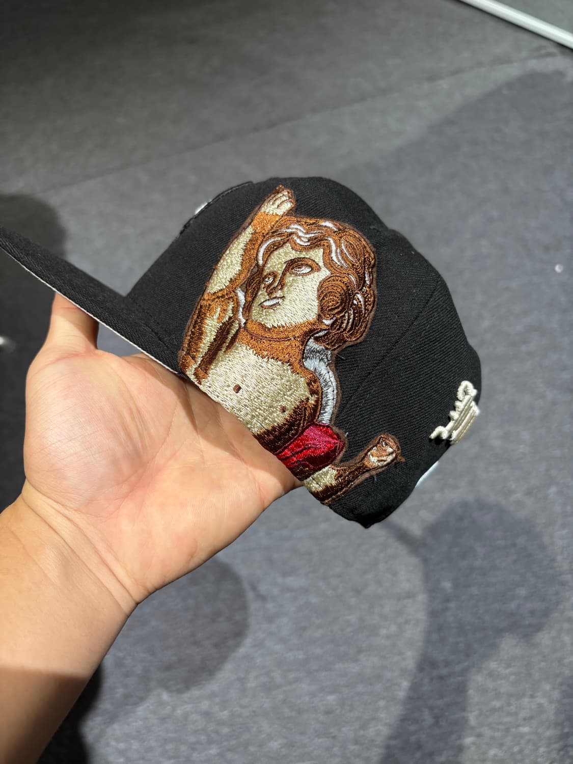 뉴에라 래드불 애기천사자수 스냅백 상품이미지2