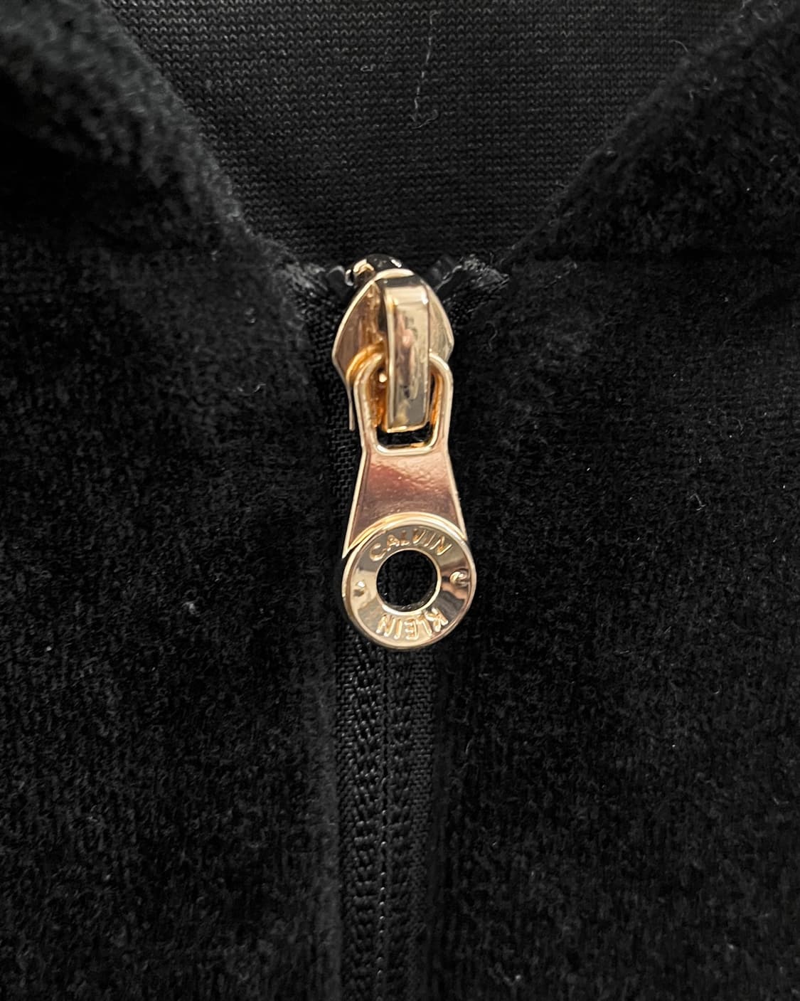 캘빈클라인 자수로고 벨벳 후드집업 블랙  상품이미지8