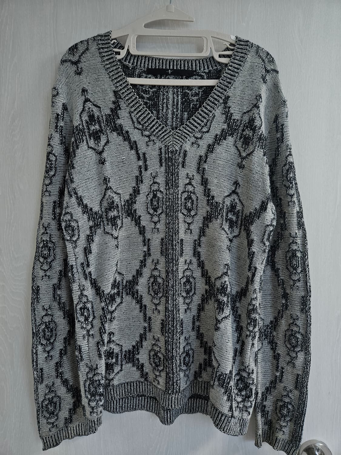 브이넥 니트 상품이미지1