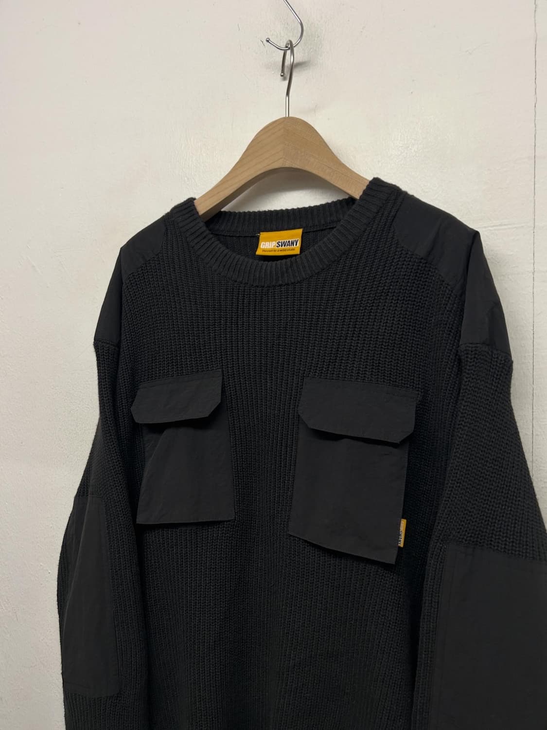 GRIP SWANY 그립스와니 블랙 니트 포켓 스웨터 상품이미지3