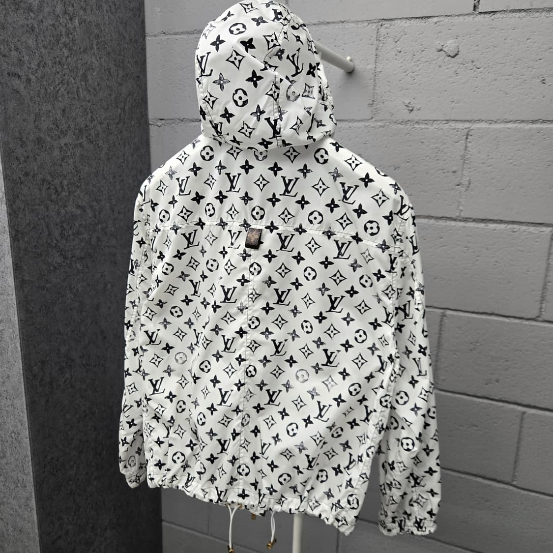 백화점판 / 루이비통 LV 모노그램 나일론 금장 바람막이 36 상품이미지6