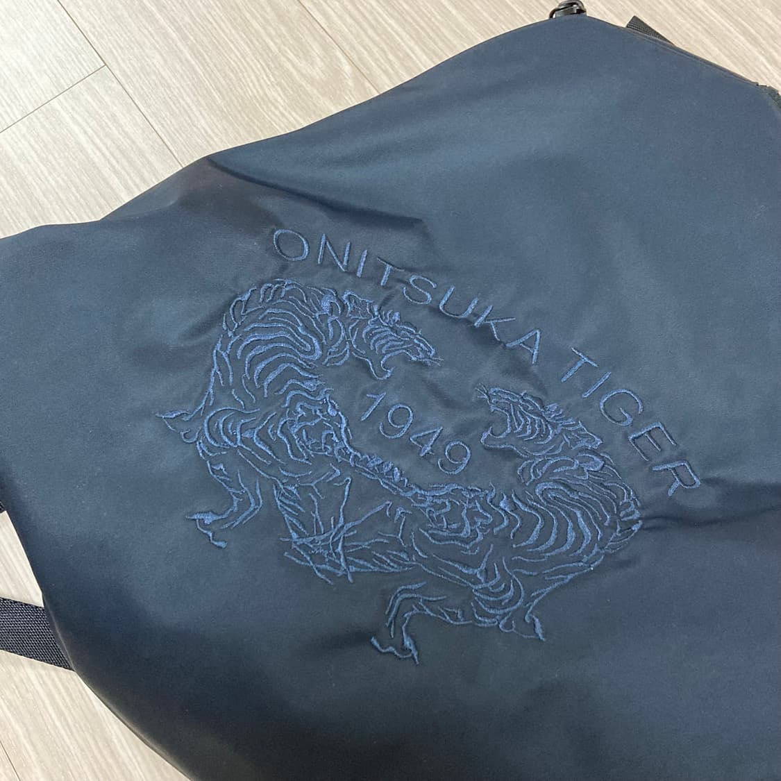 오니츠카타이거 미니백팩 네이비 상품이미지7