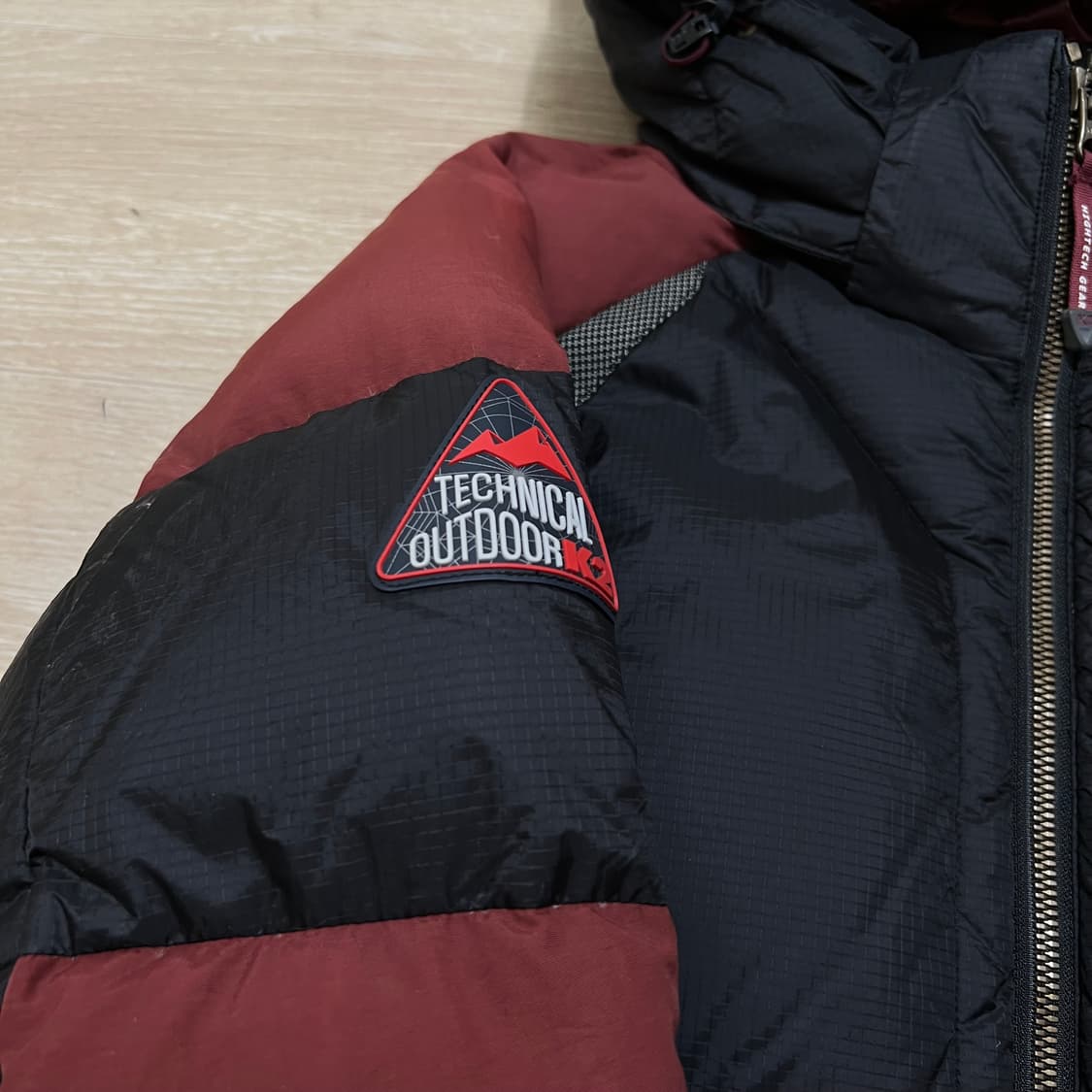 K2 아웃도어 여성 덕다운 배색 후드 패딩 점퍼 [블랙/레드] S/90 상품이미지5