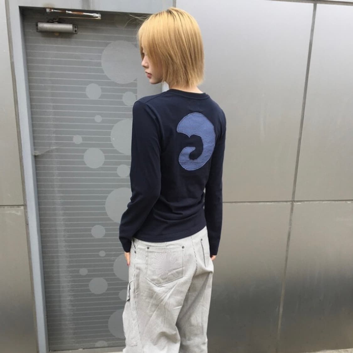 탄산마그네슘 혼 아플리케 롱슬리브 여성 네이비  상품이미지1