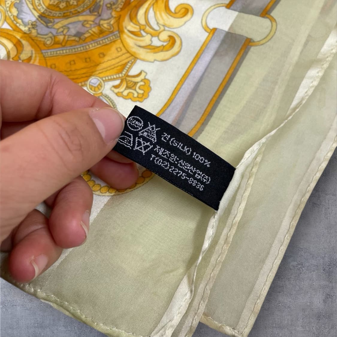 입생로랑 Yves Saint Laurent 골드 바로크 패턴 실크 스카프 상품이미지4