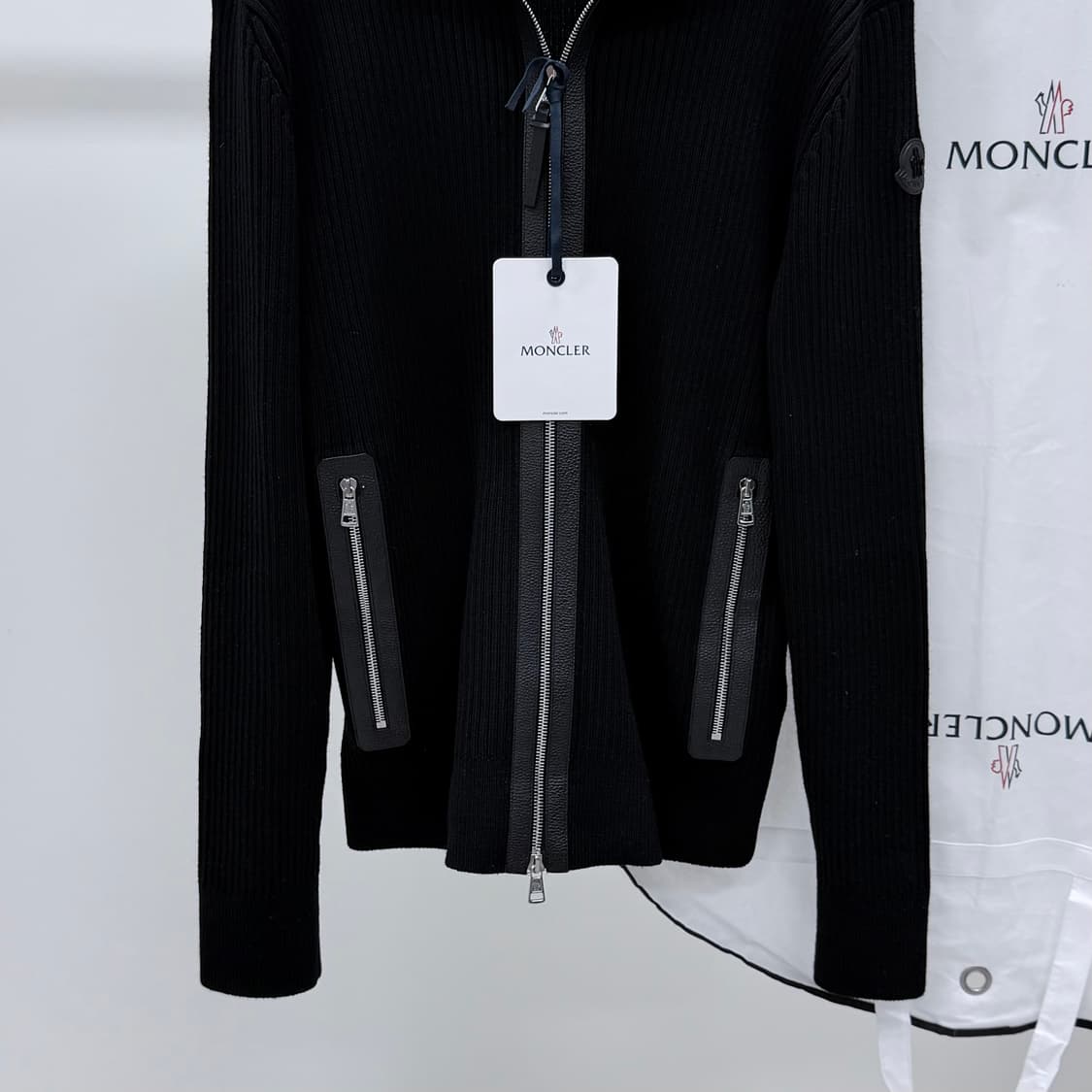 [미사용/선물가능] 몽클레어 트리콧 니트 집업 가디건 블랙 L 상품이미지4