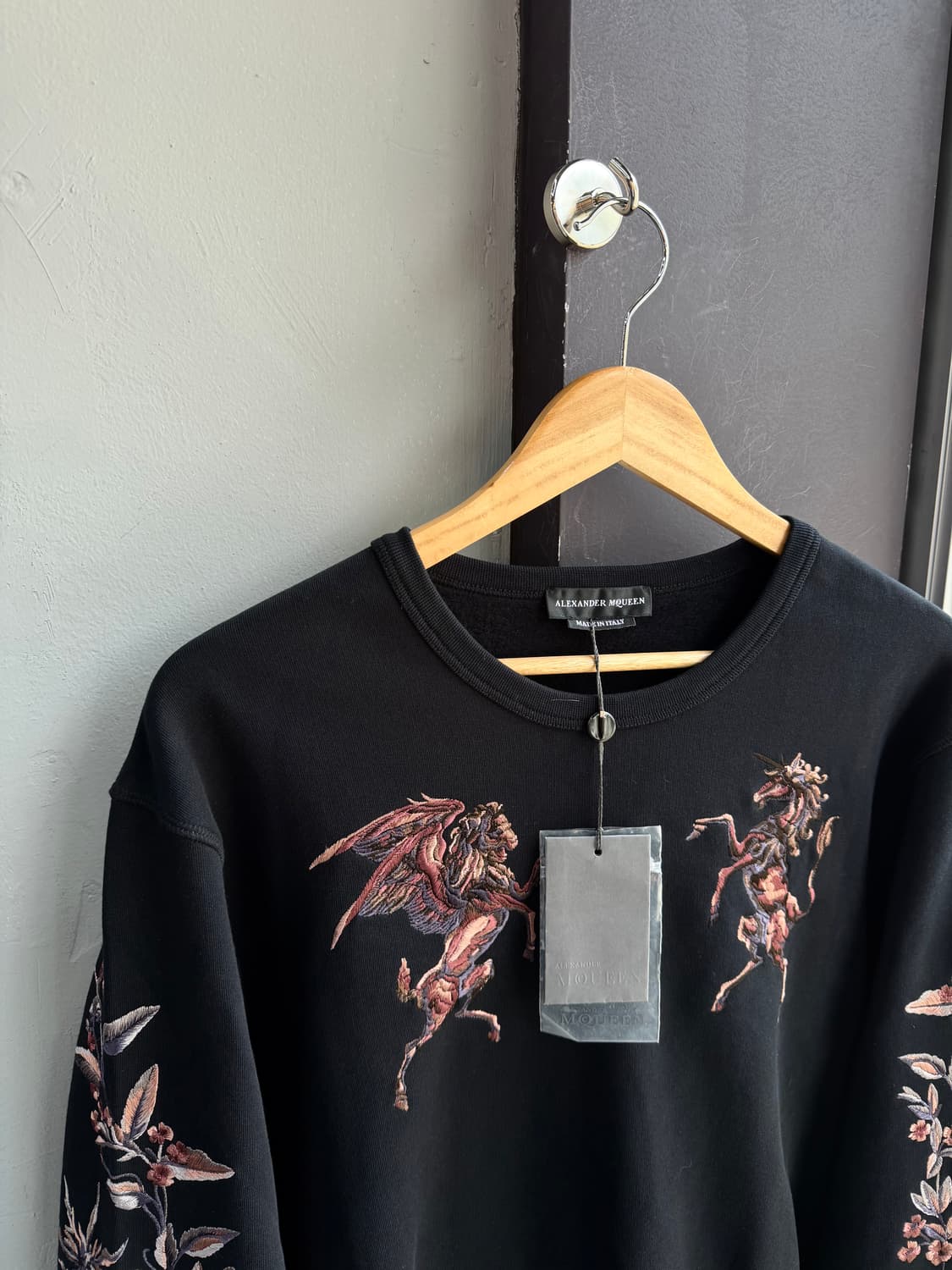 XL/ 알렉산더맥퀸 페가수스 자수 맨투맨(새상품) 상품이미지5